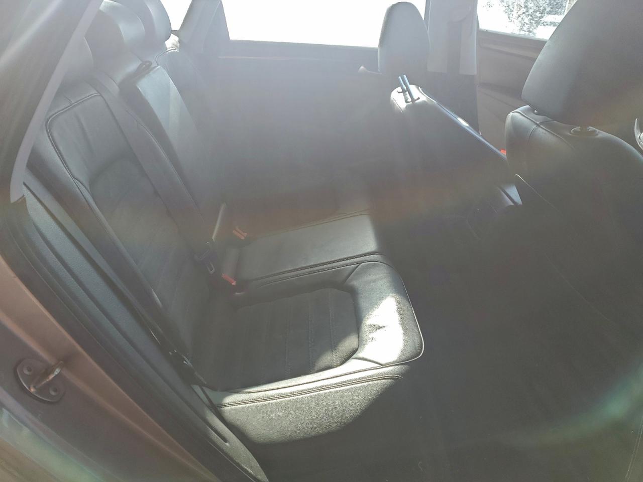 Volkswagen Passat Sel Image 8