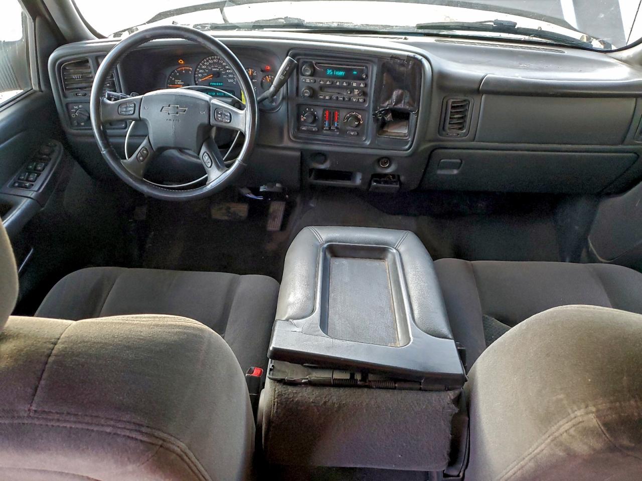 Chevrolet Silverado K2500 Heavy Duty Image 3