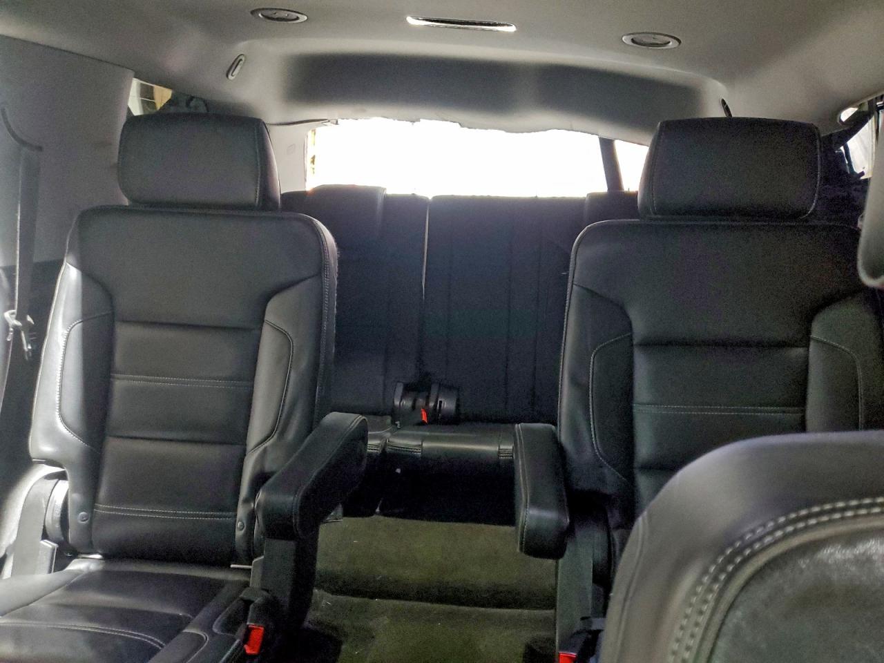 GMC Yukon Denali Image 10