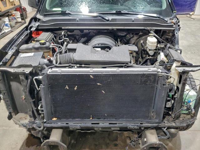 GMC Yukon Denali Image 13