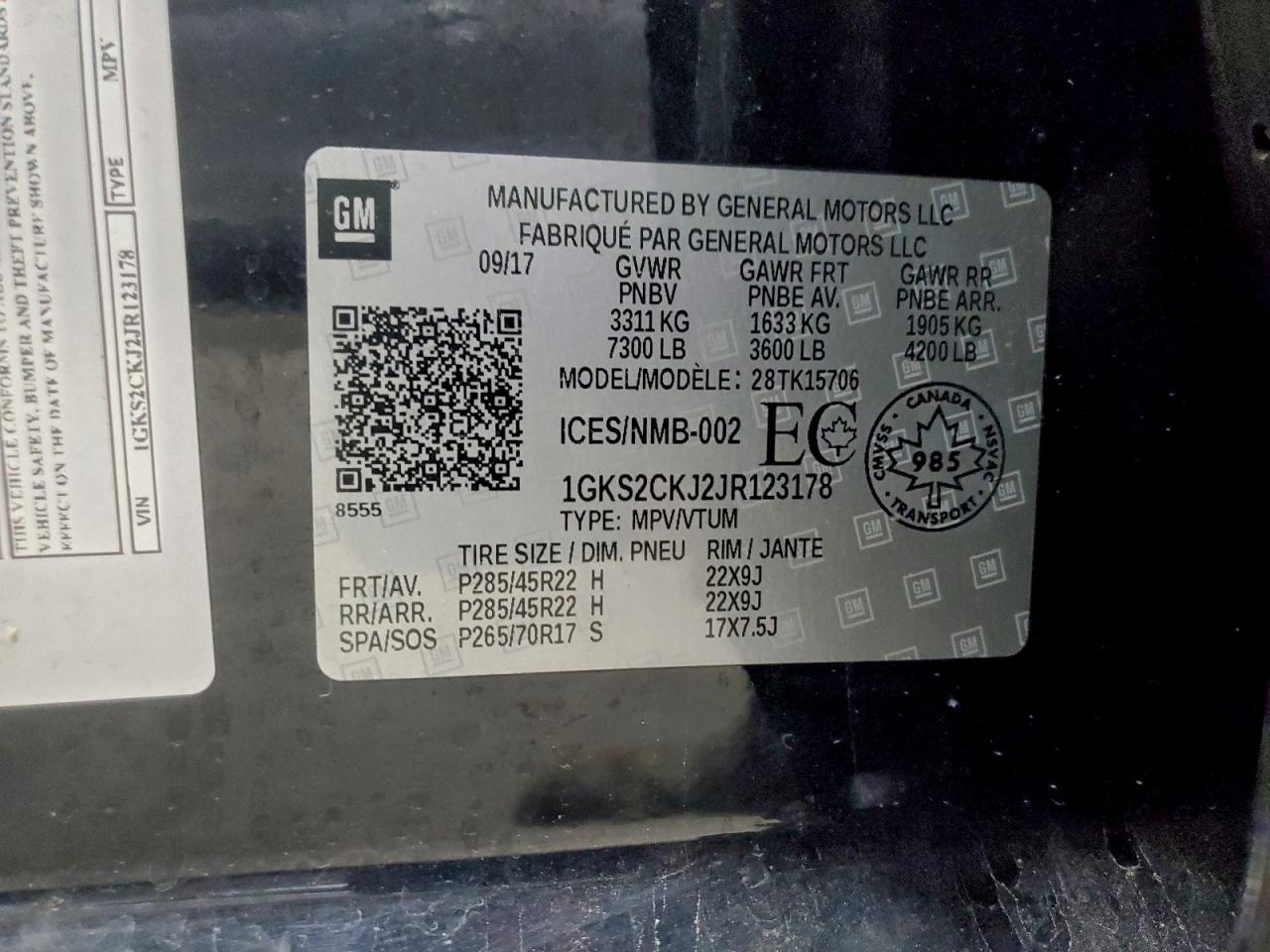 GMC Yukon Denali Image 11