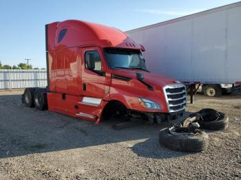  Salvage Freightliner Cascadia 1