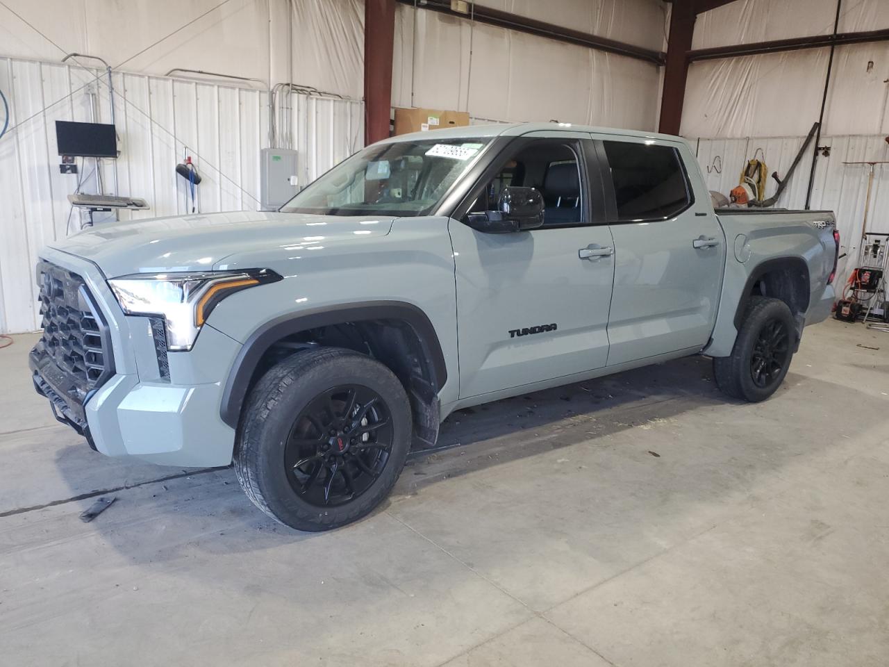 Toyota Tundra Crewmax Limited Image 1