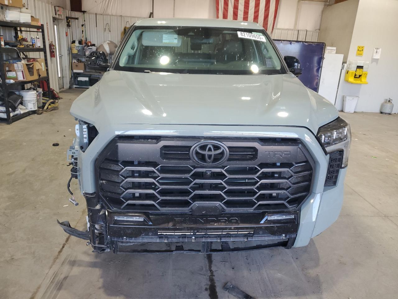 Toyota Tundra Crewmax Limited Image 3