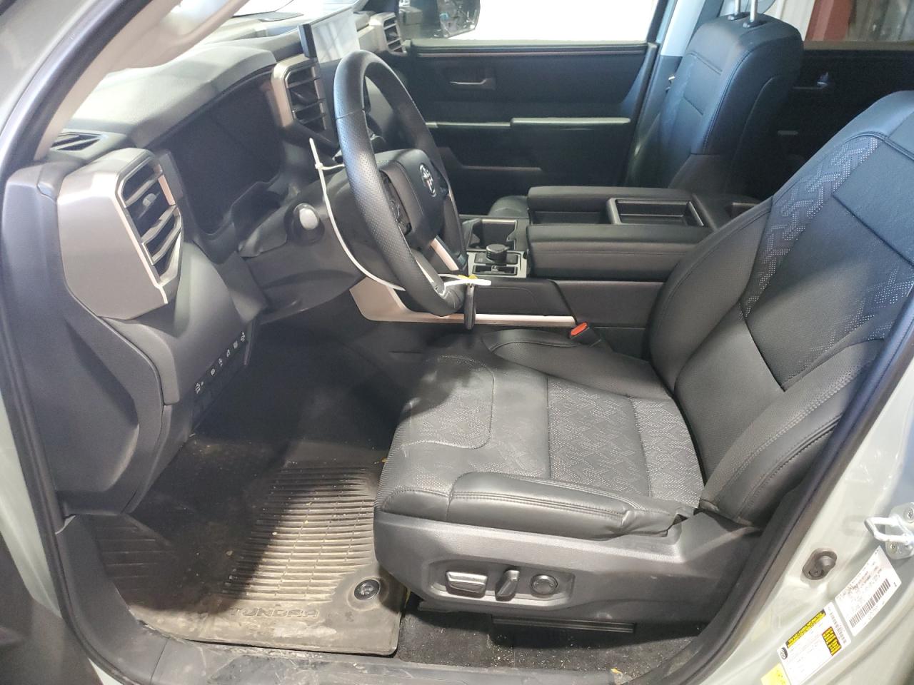 Toyota Tundra Crewmax Limited Image 9