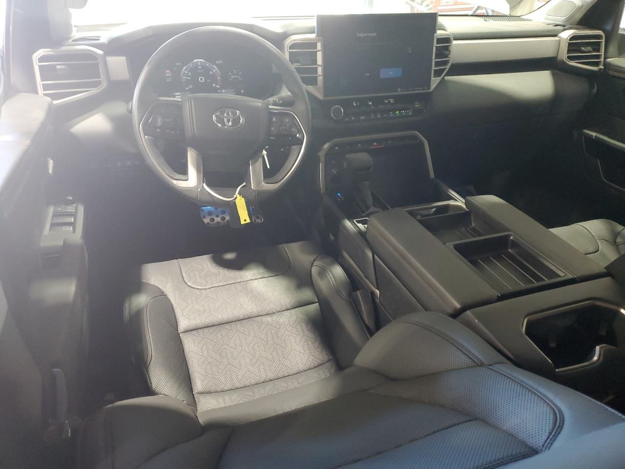 Toyota Tundra Crewmax Limited Image 4