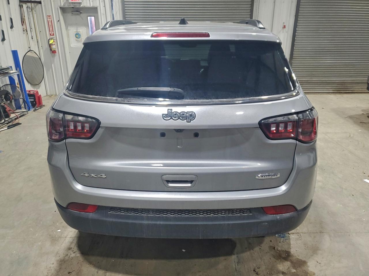 Jeep Compass Latitude Image 4