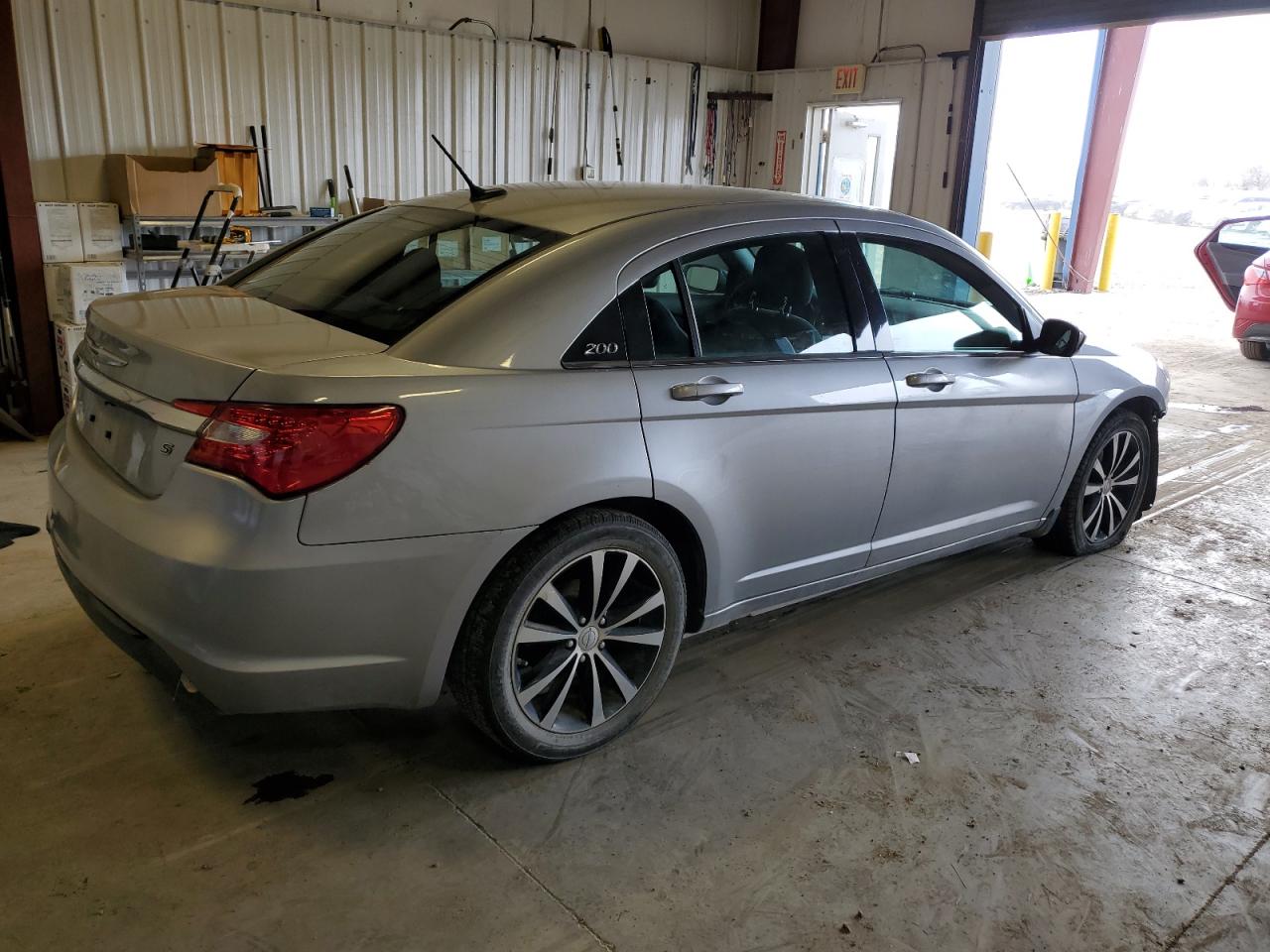 Chrysler 200 Touring Image 3