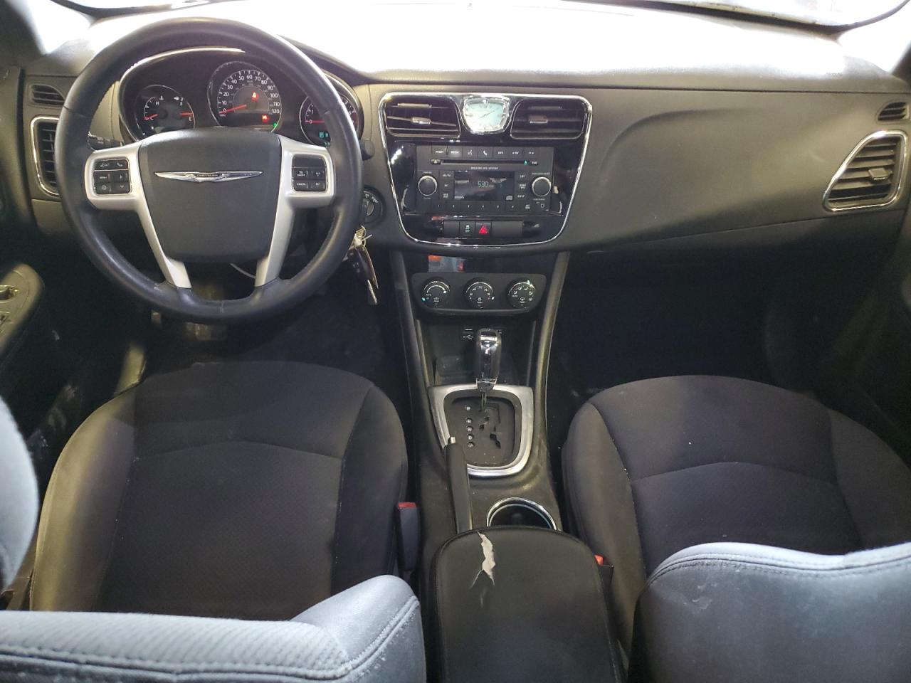 Chrysler 200 Touring Image 13