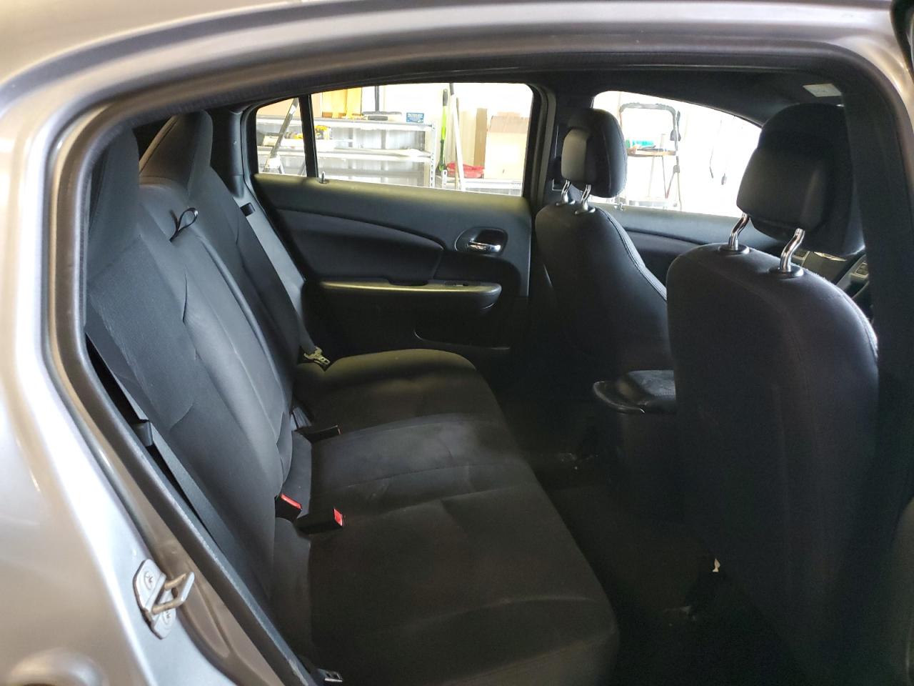 Chrysler 200 Touring Image 2