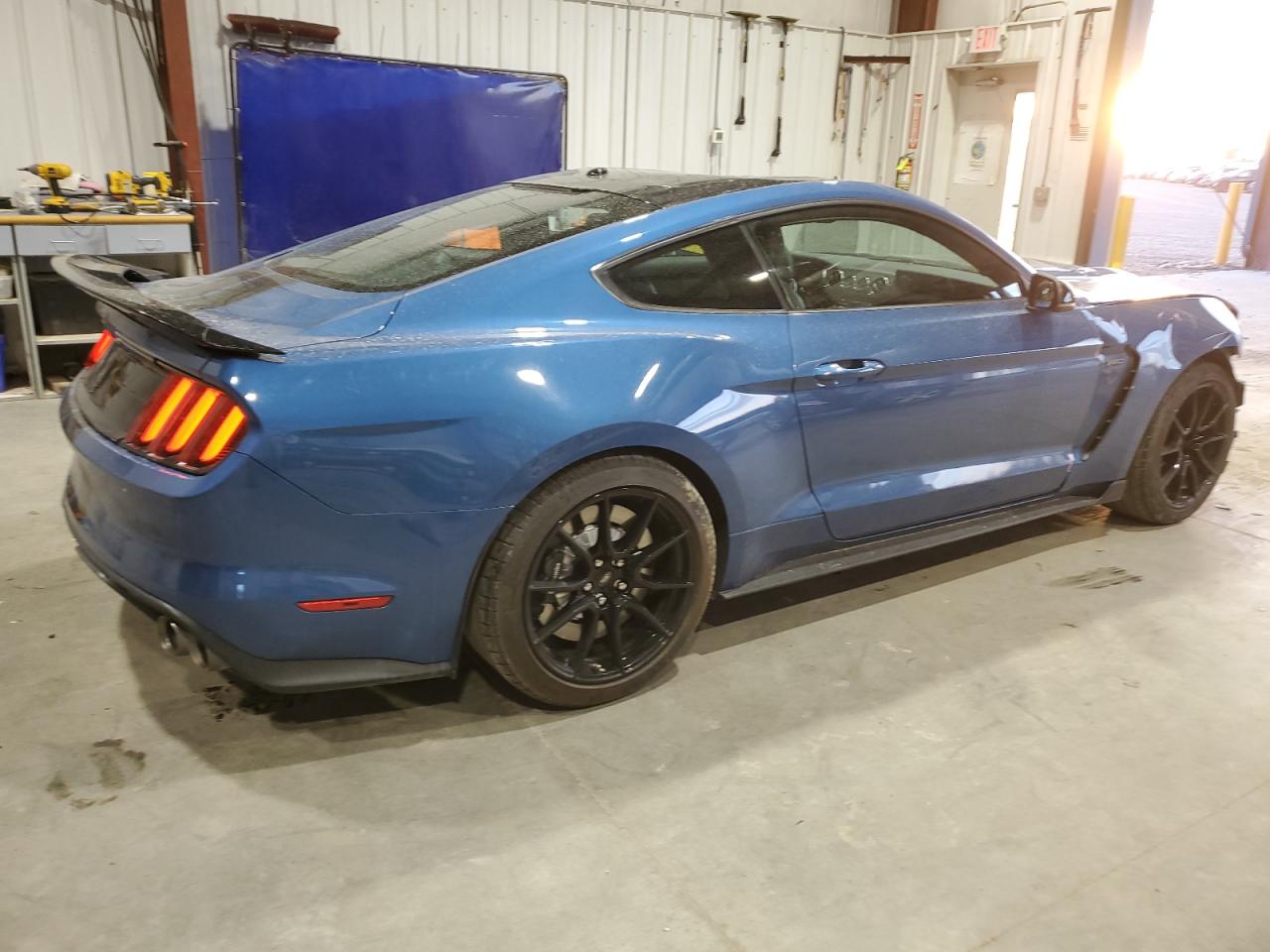 Ford Mustang Shelby Gt350 Image 2