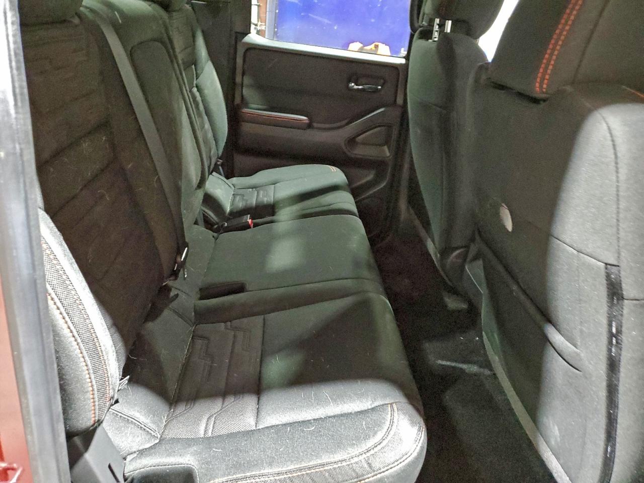 Nissan Frontier S Image 2