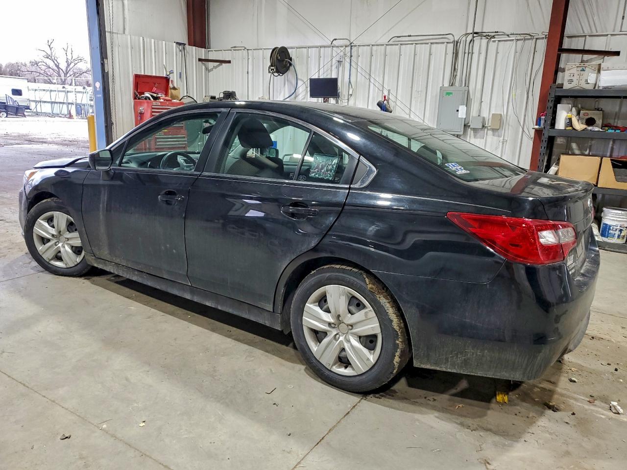 Subaru Legacy 2.5i Image 6