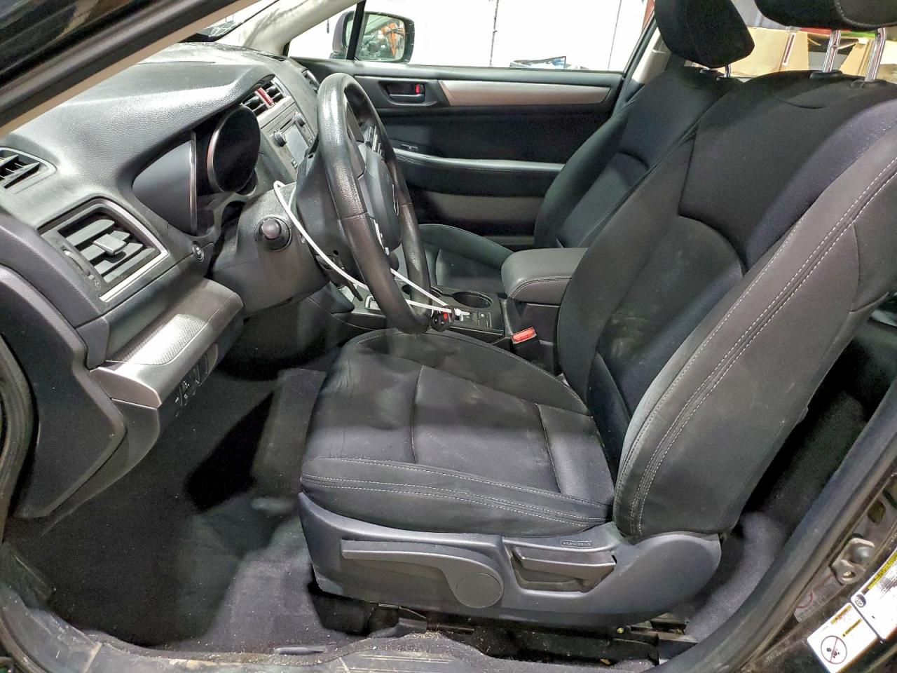 Subaru Legacy 2.5i Image 8