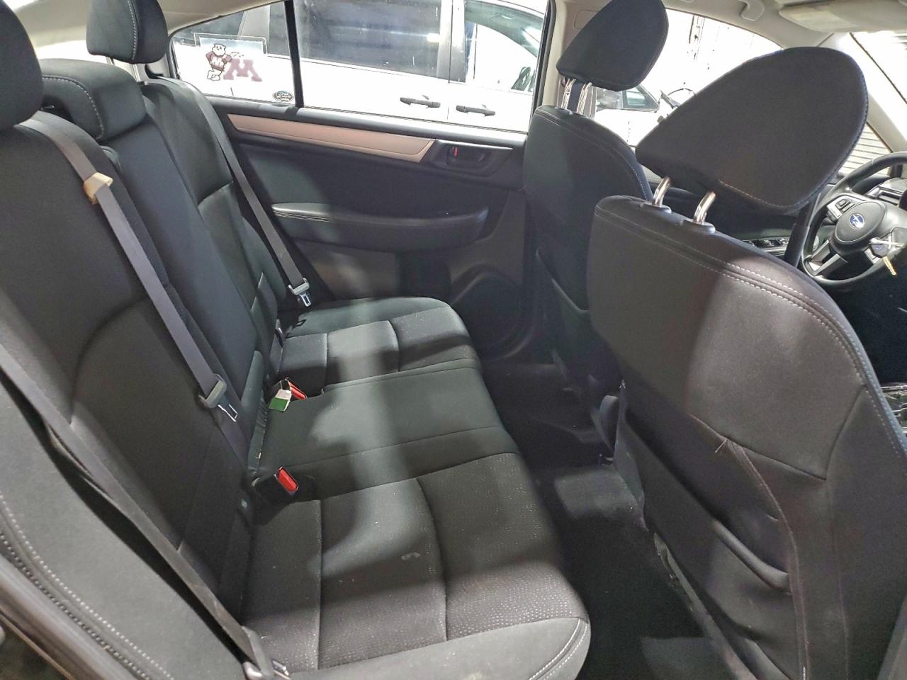 Subaru Legacy 2.5i Image 12