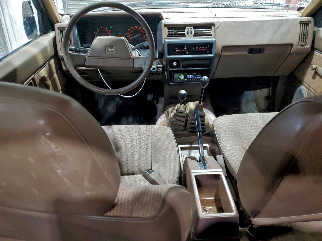 Nissan D21 King Cab Image 8