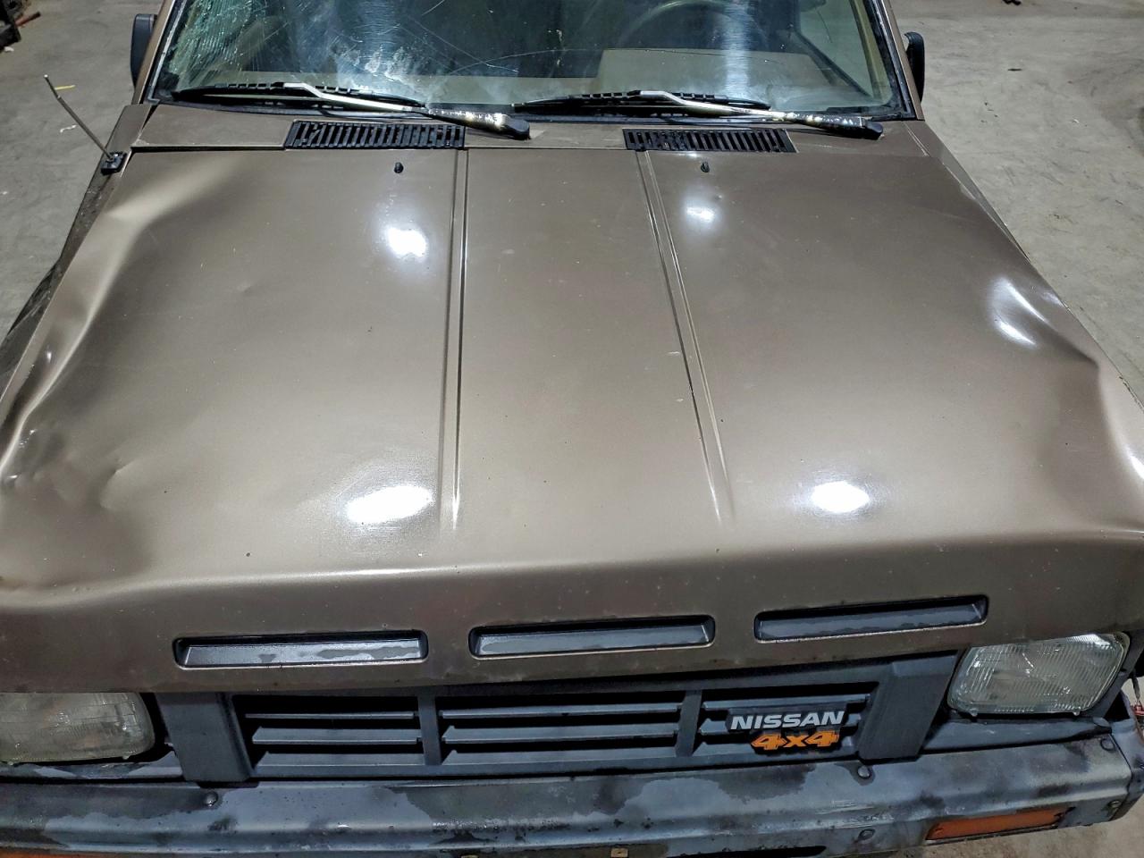 Nissan D21 King Cab Image 11