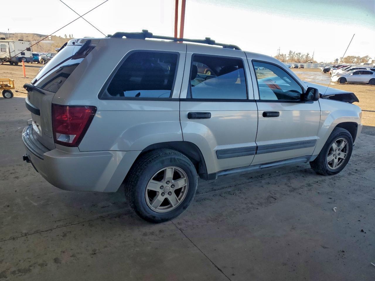 Jeep Grand Cherokee Laredo Image 2