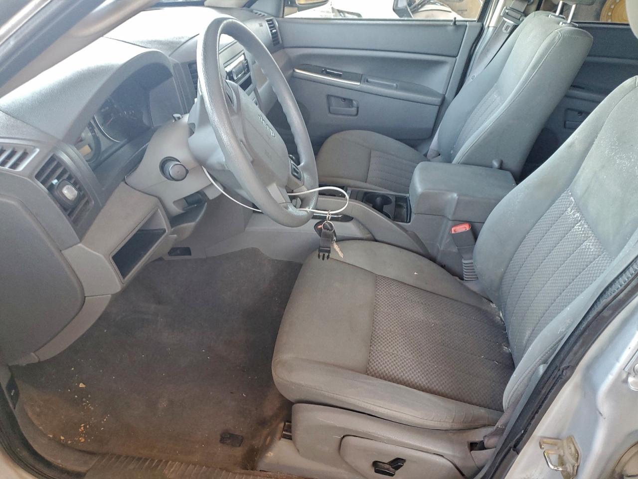 Jeep Grand Cherokee Laredo Image 12