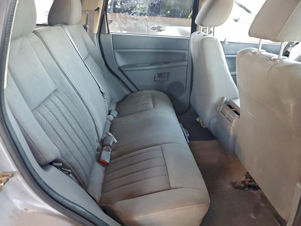 Jeep Grand Cherokee Laredo Image 13