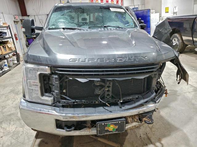 Ford F-350 Super Duty Image 3