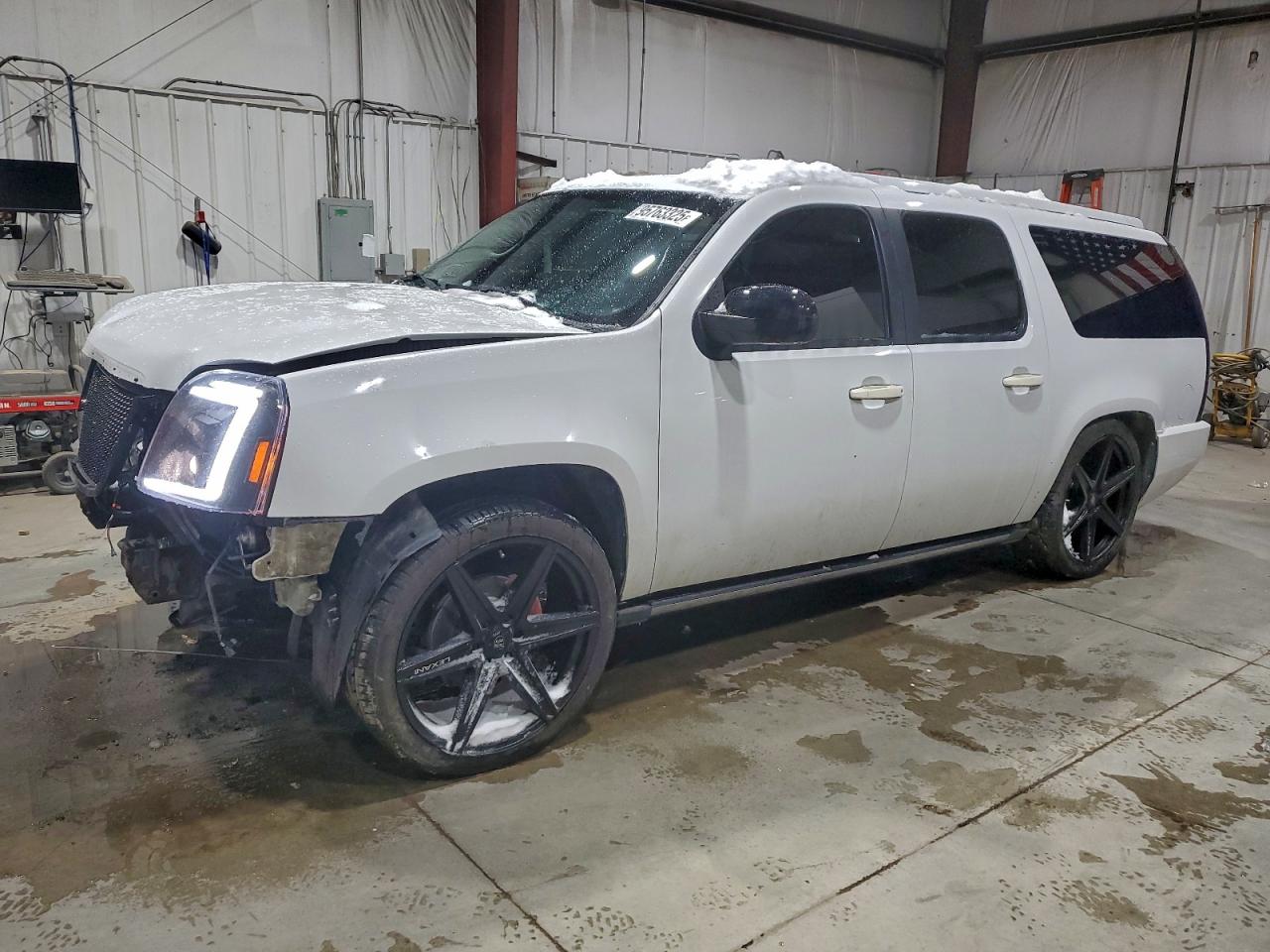GMC Yukon Denali Image 1