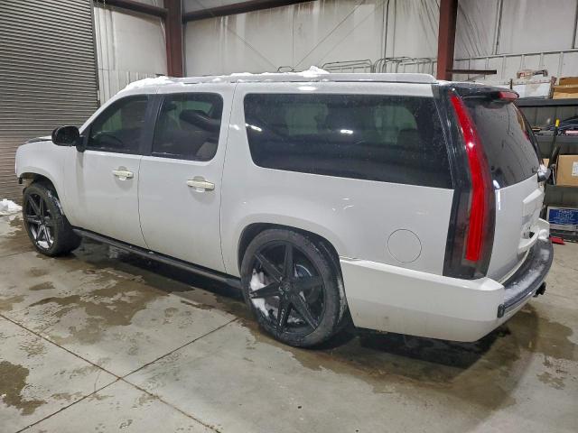 GMC Yukon Denali Image 11