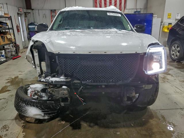 GMC Yukon Denali Image 12