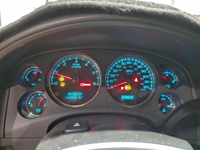 GMC Yukon Denali Image 13