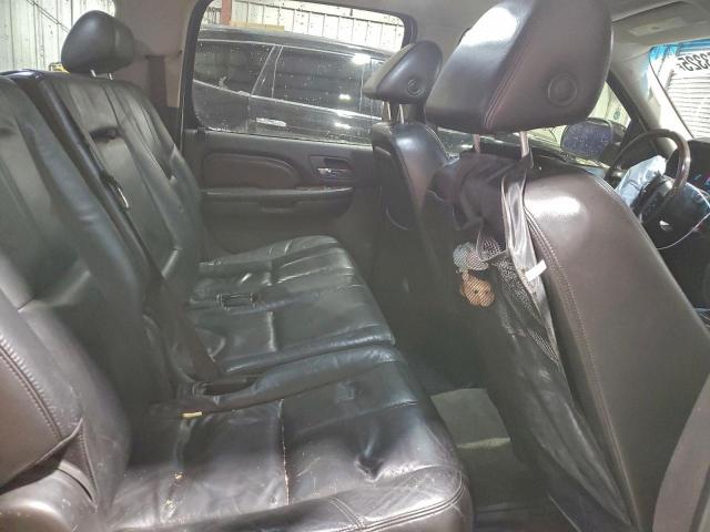 GMC Yukon Denali Image 8