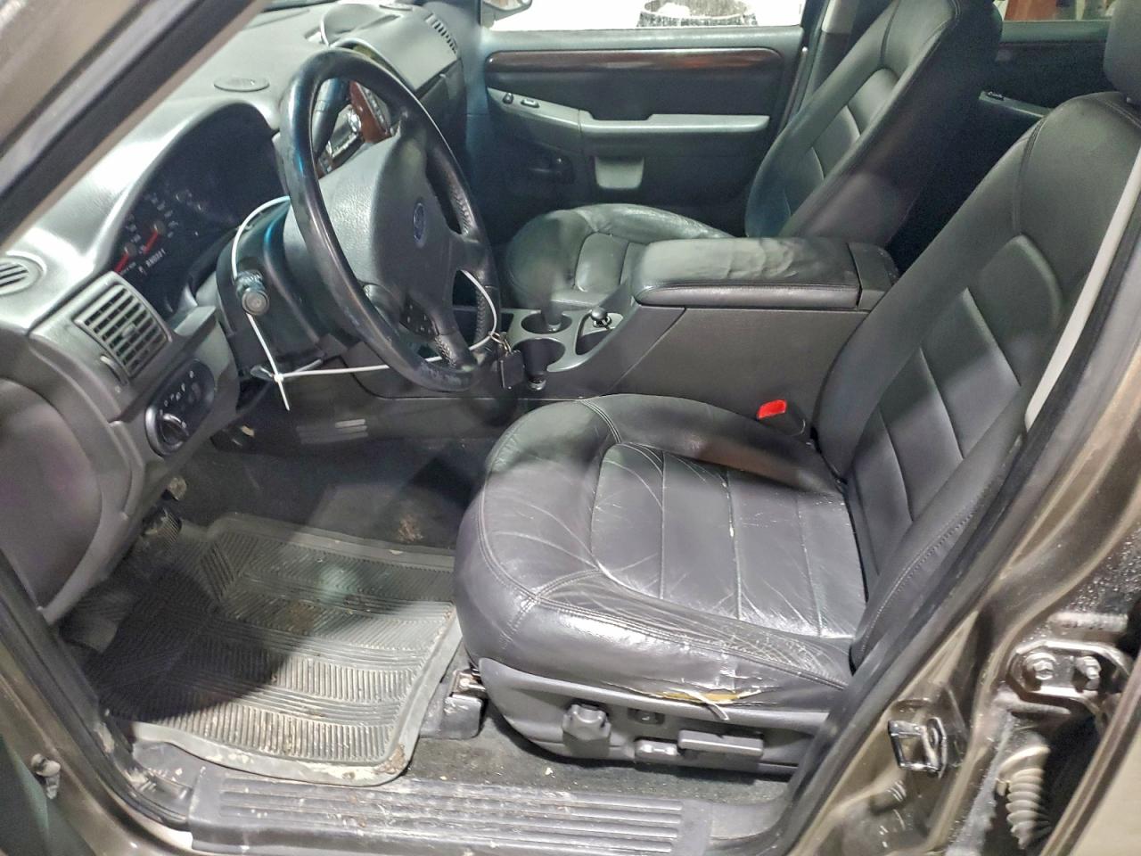 Ford Explorer Limited Image 12