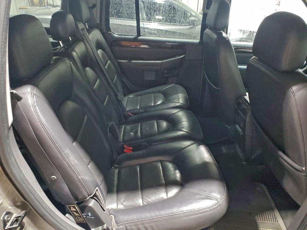 Ford Explorer Limited Image 8