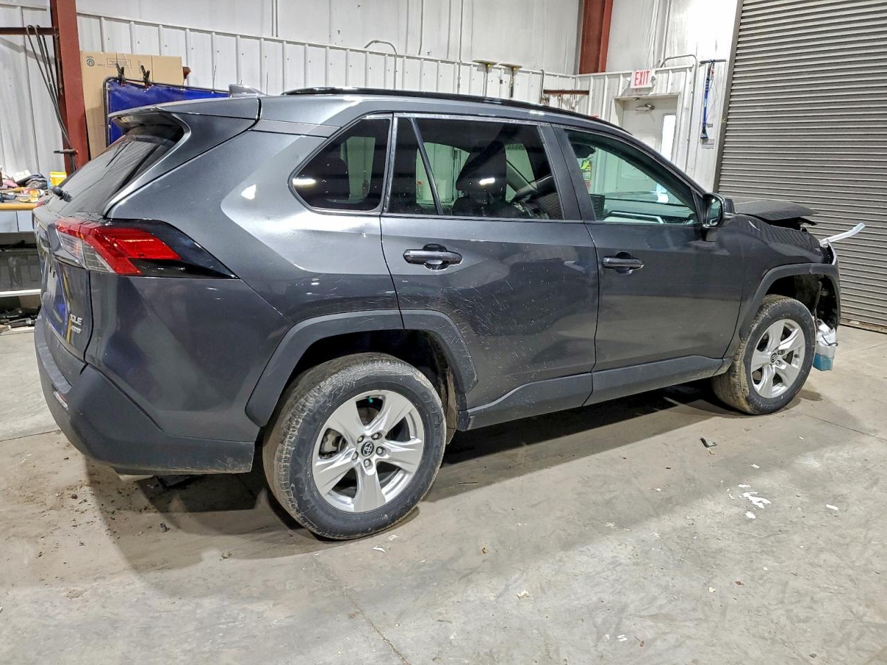 Toyota RAV4 Xle Image 2