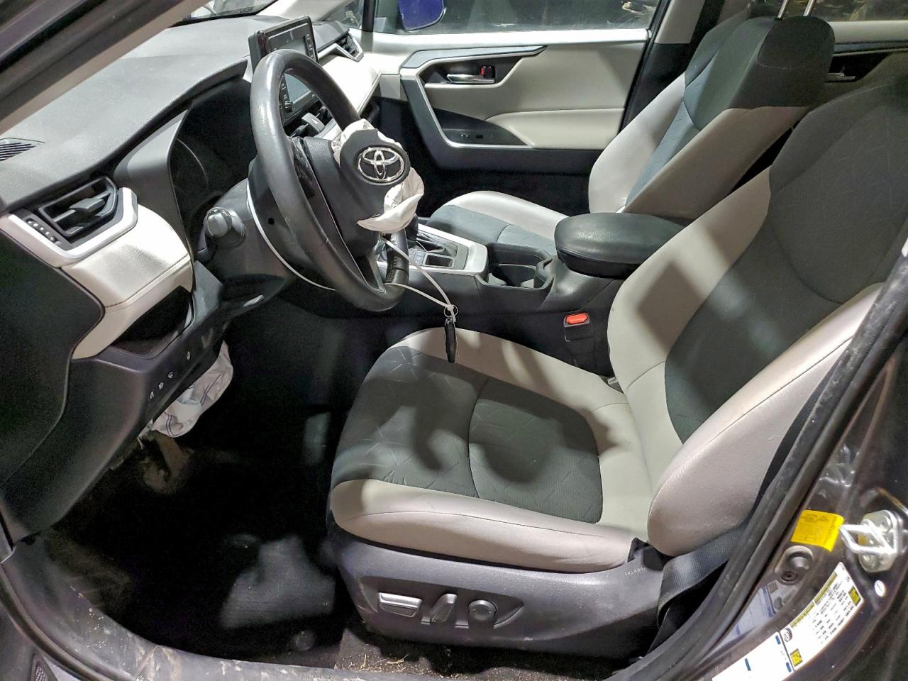 Toyota RAV4 Xle Image 13