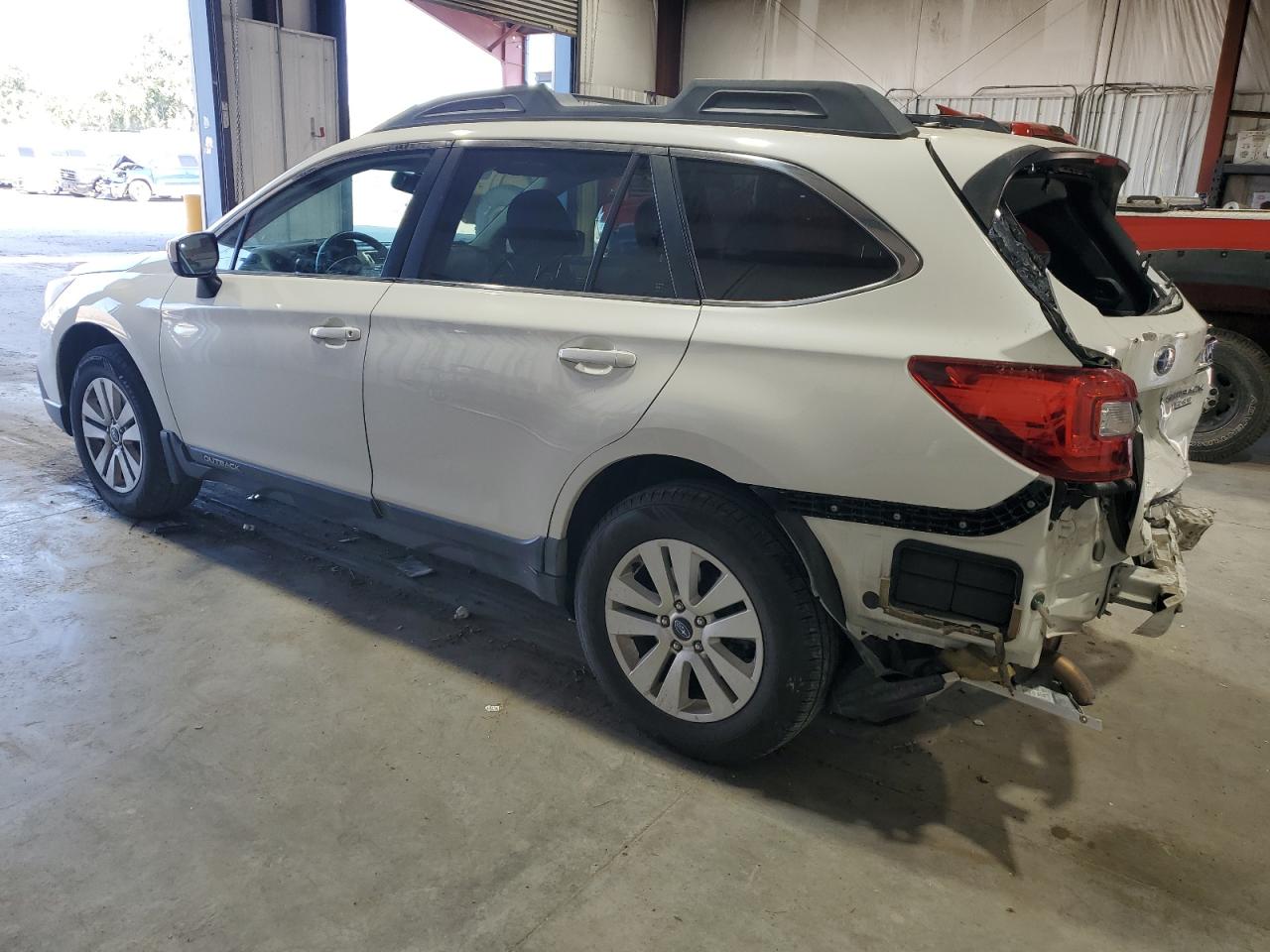 Subaru Outback 2.5i Premium Image 12