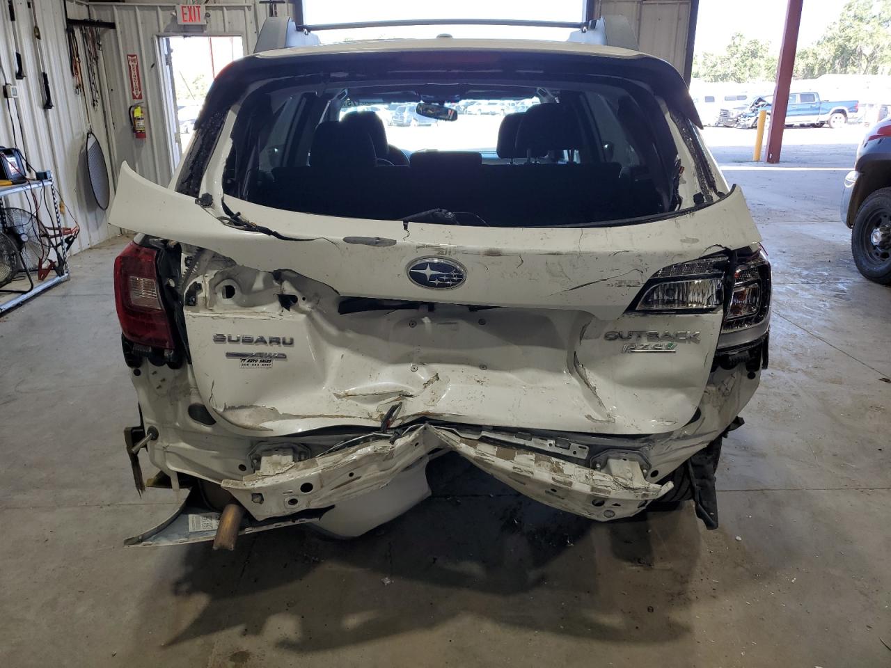 Subaru Outback 2.5i Premium Image 11