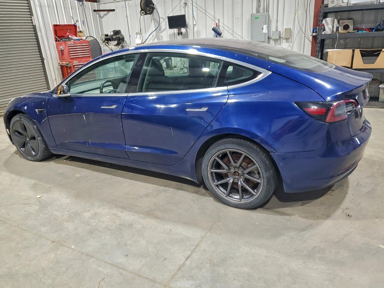 Tesla Model 3 Image 13